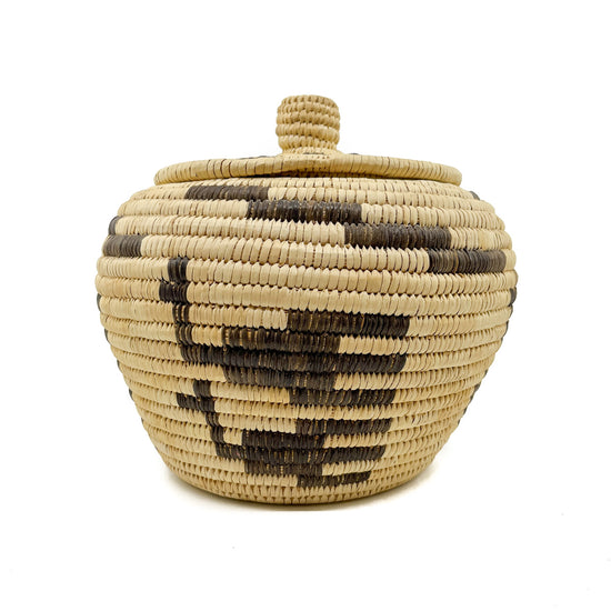 Vintage Tohono O'odham Lidded Basket with Double Rows of Doves & Lighting